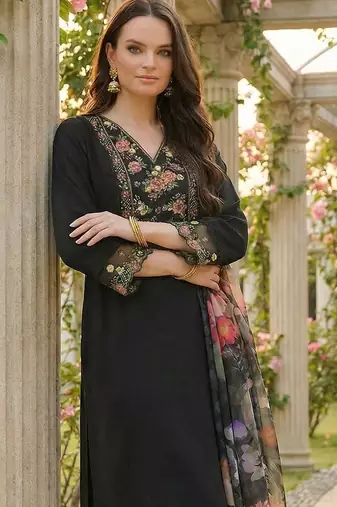 Women Floral Embroidered Regular Thread Work Liva Kurta with Trousers & With Dupatta