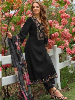 Women Floral Embroidered Regular Thread Work Liva Kurta with Trousers & With Dupatta 4
