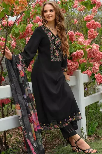 Women Floral Embroidered Regular Thread Work Liva Kurta with Trousers & With Dupatta
