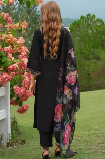 Women Floral Embroidered Regular Thread Work Liva Kurta with Trousers & With Dupatta