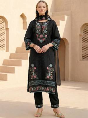 Women Floral Embroidered Regular Thread Work Kurta with Trousers & With Dupatta 1