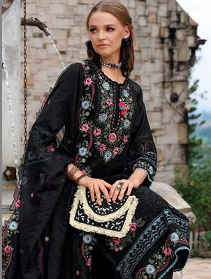 Women Floral Embroidered Regular Thread Work Kurta with Trousers & With Dupatta 7