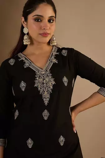 Women Ethnic Motifs Embroidered Thread Work Silk Kurta with Trousers