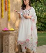 Women Floral Embroidered Regular Thread Work Kurta with Trousers & With Dupatta