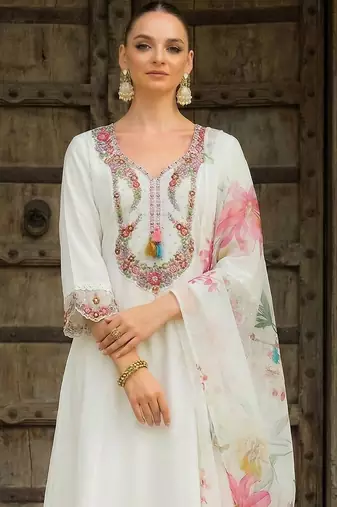 Women Floral Embroidered Regular Thread Work Kurta with Trousers & With Dupatta