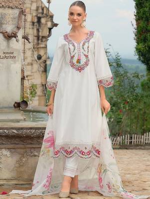 Women Floral Embroidered Regular Thread Work Kurta with Trousers & With Dupatta 5