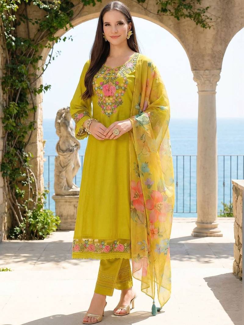 Women Floral Embroidered Regular Thread Work Kurta with Trousers & With Dupatta