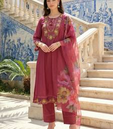 Women Floral Embroidered Regular Thread Work Kurta with Trousers & With Dupatta