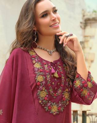 Women Floral Embroidered Regular Thread Work Kurta with Trousers & With Dupatta 3
