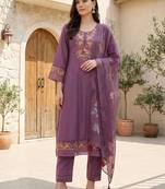 Women Floral Embroidered Regular Thread Work Liva Kurta with Trousers & With Dupatta