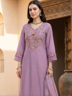 Women Floral Embroidered Regular Thread Work Kurta with Trousers & With Dupatta 2