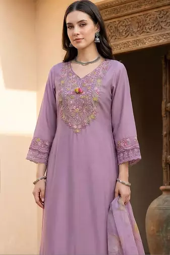 Women Floral Embroidered Regular Thread Work Kurta with Trousers & With Dupatta