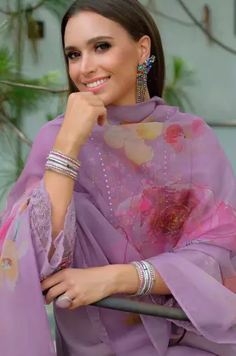 Women Floral Embroidered Regular Thread Work Kurta with Trousers & With Dupatta