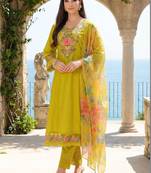 Women Floral Embroidered Regular Thread Work Kurta with Trousers & With Dupatta