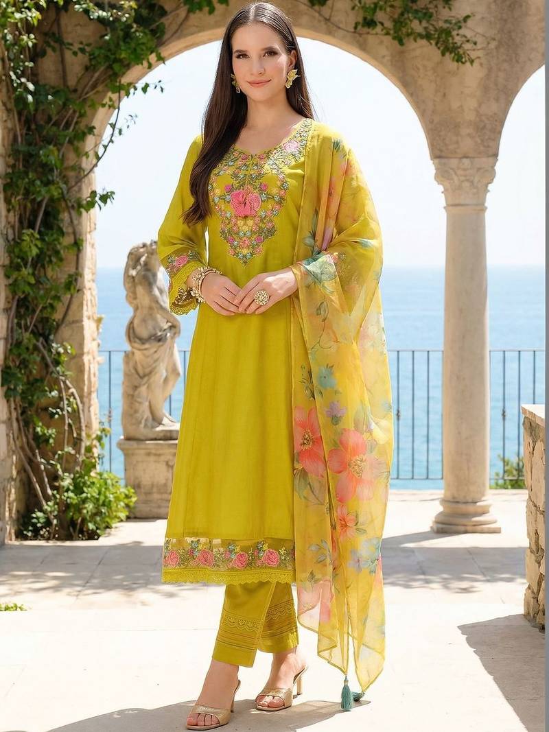 Women Floral Embroidered Regular Thread Work Kurta with Trousers & With Dupatta