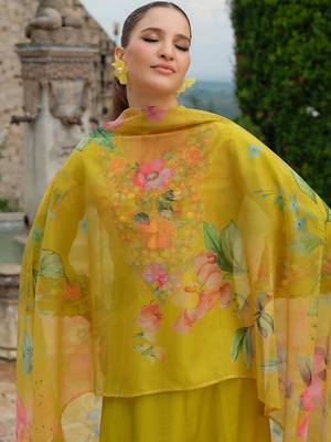 Women Floral Embroidered Regular Thread Work Kurta with Trousers & With Dupatta 4
