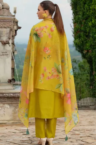 Women Floral Embroidered Regular Thread Work Kurta with Trousers & With Dupatta