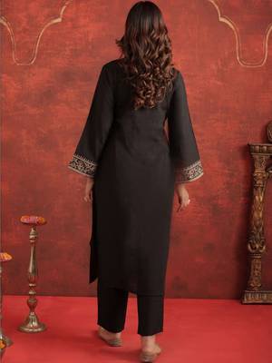 Women Ethnic Motifs Embroidered Regular Thread Work Liva Kurta with Trousers 4