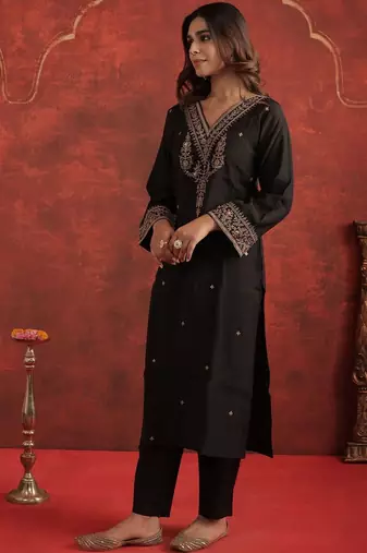 Women Ethnic Motifs Embroidered Regular Thread Work Liva Kurta with Trousers