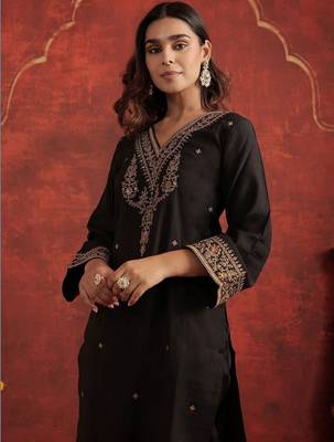 Women Ethnic Motifs Embroidered Regular Thread Work Liva Kurta with Trousers 6