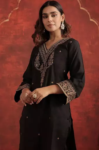 Women Ethnic Motifs Embroidered Regular Thread Work Liva Kurta with Trousers
