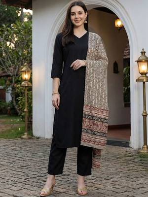 Women Ethnic Motifs Regular Kurta with Trousers & With Dupatta 1