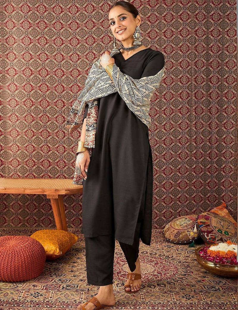 Women Ethnic Motifs Regular Kurta with Trousers & With Dupatta