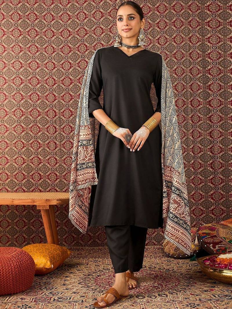 Women Ethnic Motifs Regular Kurta with Trousers & With Dupatta