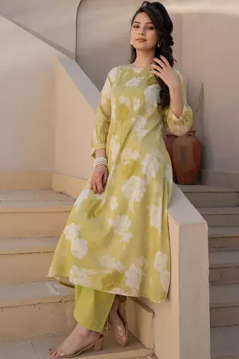 Women Floral Printed Pleated Pure Cotton Kurta with Trousers
