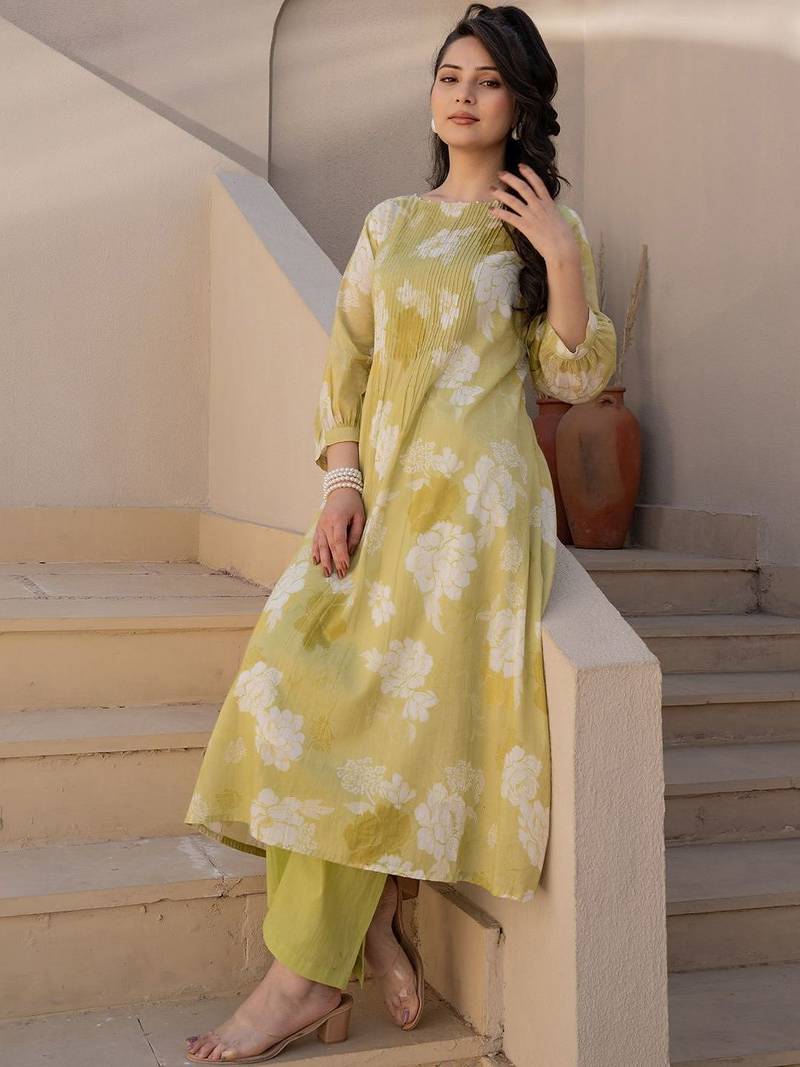 Women Floral Printed Pleated Pure Cotton Kurta with Trousers