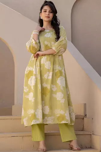 Women Floral Printed Pleated Pure Cotton Kurta with Trousers