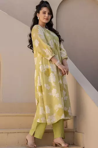 Women Floral Printed Pleated Pure Cotton Kurta with Trousers
