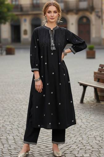Women Ethnic Motifs Embroidered Regular Thread Work Kurta with Trousers