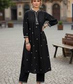Women Ethnic Motifs Embroidered Regular Thread Work Kurta with Trousers