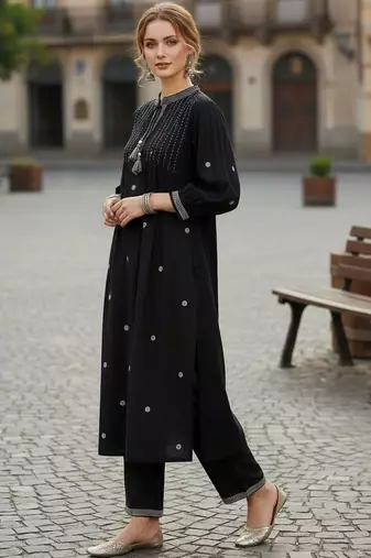 Women Ethnic Motifs Embroidered Regular Thread Work Kurta with Trousers