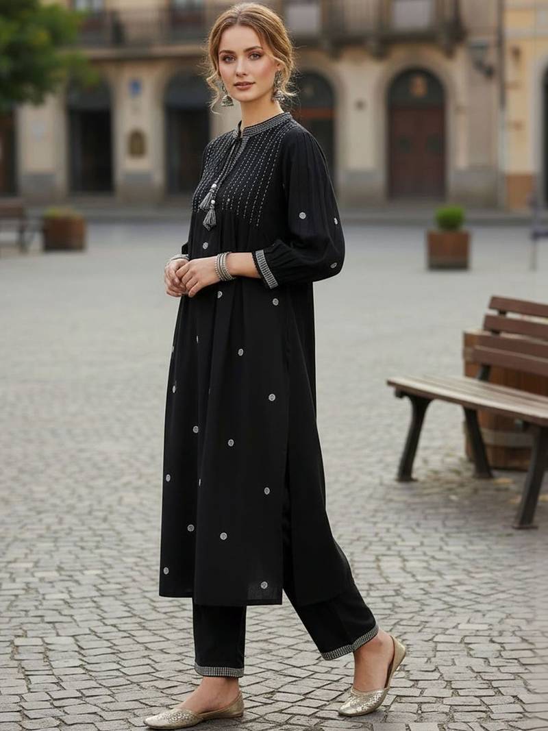 Women Ethnic Motifs Embroidered Regular Thread Work Kurta with Trousers