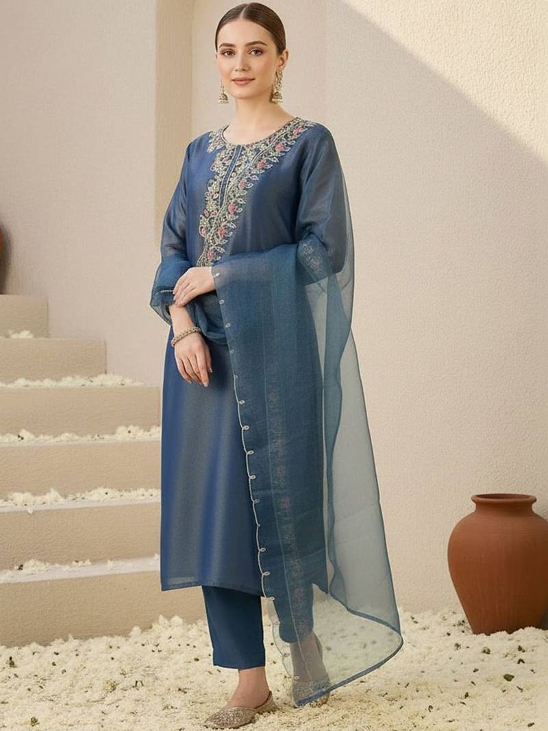 Women Floral Embroidered Regular Thread Work Liva Kurta with Trousers & With Dupatta
