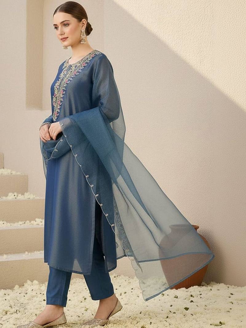 Women Floral Embroidered Regular Thread Work Liva Kurta with Trousers & With Dupatta