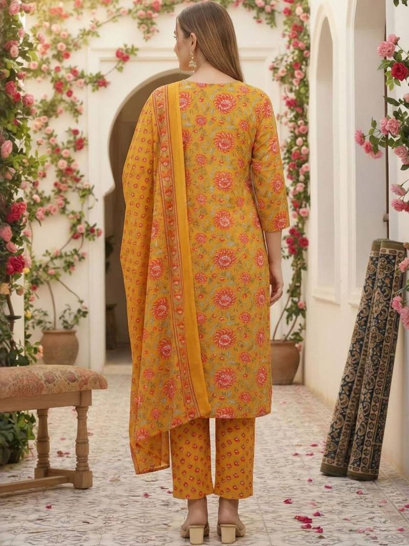 Women Floral Printed Regular Kurta with Trousers & With Dupatta