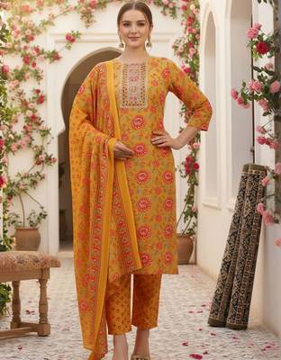 Women Floral Printed Regular Kurta with Trousers & With Dupatta 4