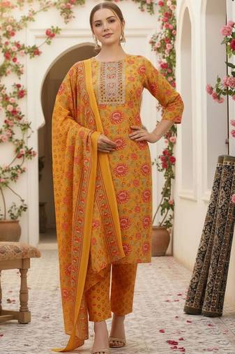 Women Floral Printed Regular Kurta with Trousers & With Dupatta