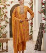 Women Floral Printed Regular Kurta with Trousers & With Dupatta