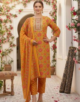 Women Floral Printed Regular Kurta with Trousers & With Dupatta 4