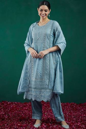 Women Ethnic Motifs Embroidered Thread Work Kurta with Trousers & With Dupatta