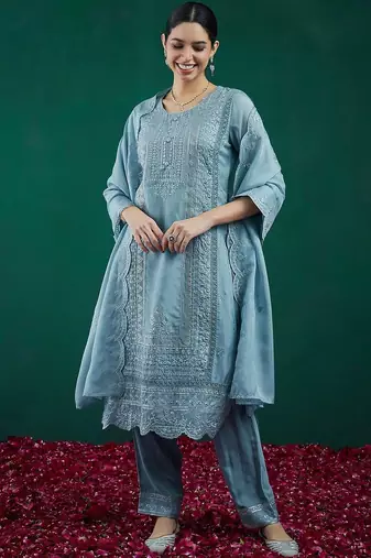 Women Ethnic Motifs Embroidered Thread Work Kurta with Trousers & With Dupatta