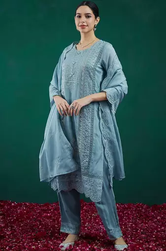 Women Ethnic Motifs Embroidered Thread Work Kurta with Trousers & With Dupatta