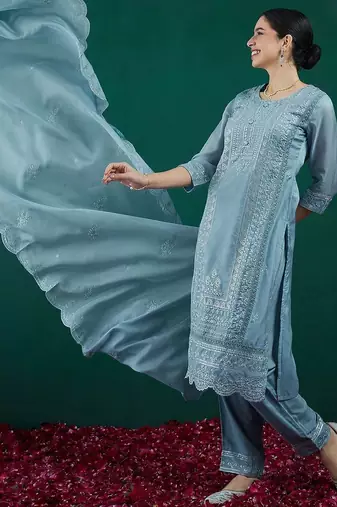 Women Ethnic Motifs Embroidered Thread Work Kurta with Trousers & With Dupatta