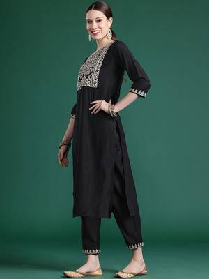 Women Ethnic Motifs Embroidered Regular Thread Work Liva Kurta with Trousers & With Dupatta 2