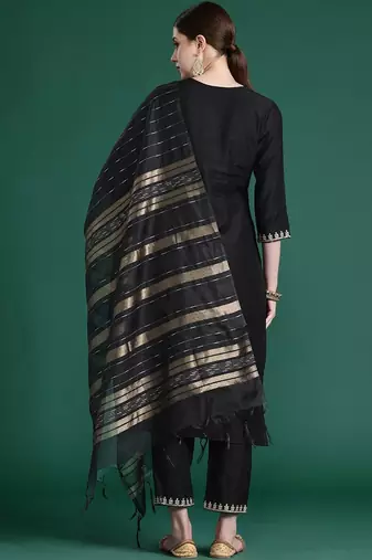 Women Ethnic Motifs Embroidered Regular Thread Work Liva Kurta with Trousers & With Dupatta