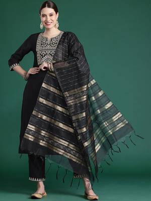 Women Ethnic Motifs Embroidered Regular Thread Work Liva Kurta with Trousers & With Dupatta 4